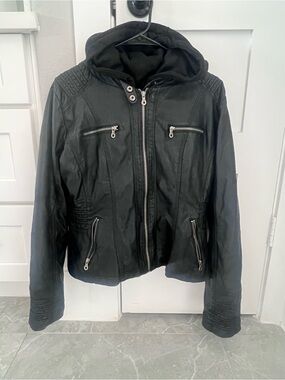 Women’s faux leather jacket w/ removable hood